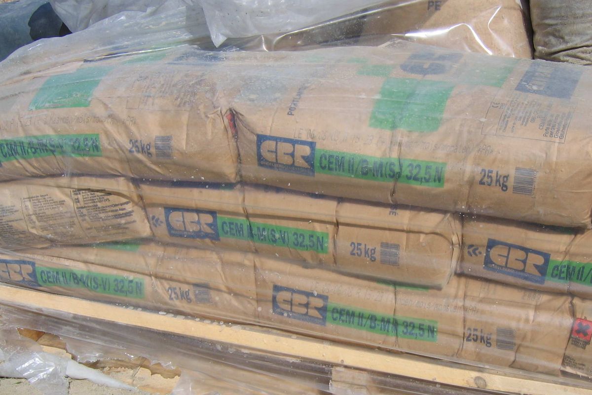 Photo 1 — Ciment CPJ 45 — palette de 40 sacs de 50 kg
