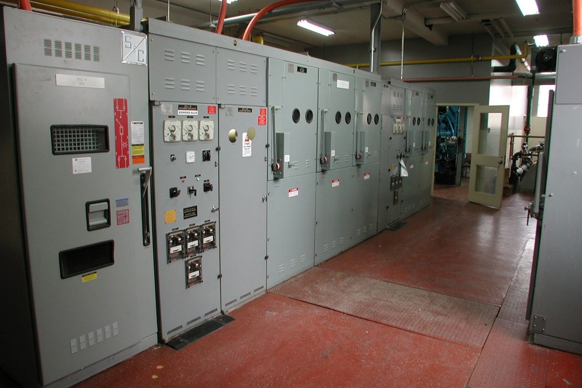 Photo 1 — Armoire électrique de distribution sur mesure
