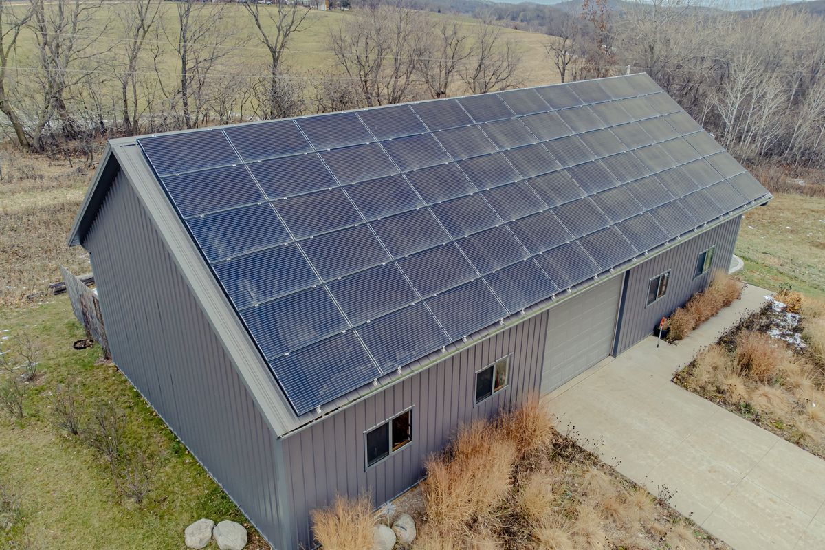 Photo 1 — Centrale solaire en toiture pour usine (autoconsommation)