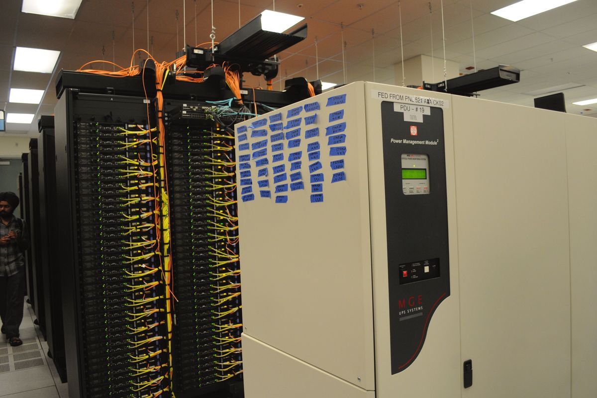 Photo 1 — Câblage réseau et Wi-Fi industriel