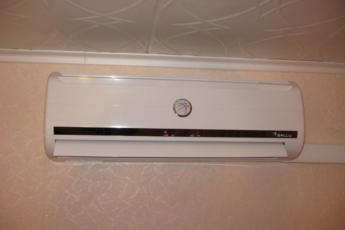 Photo 1 — Inverter split air conditioner 12,000 BTU