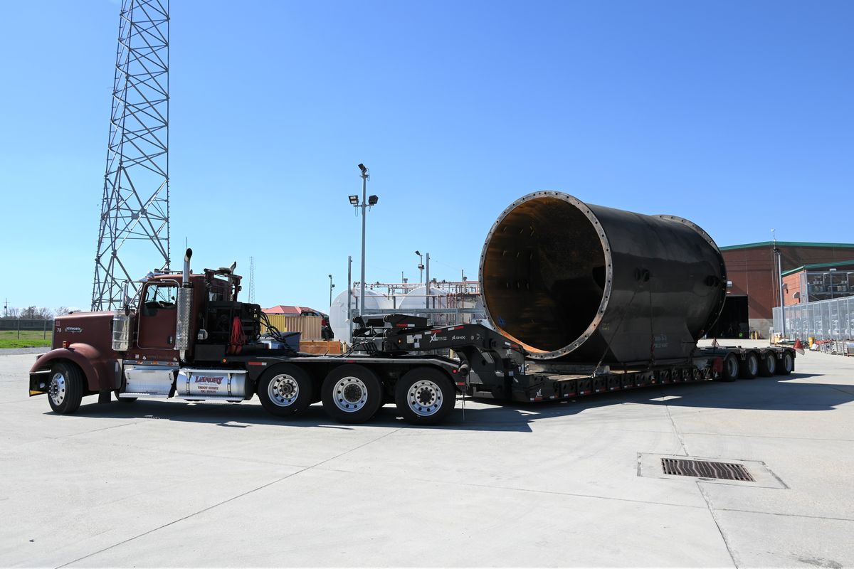 Photo 1 — Convoi exceptionnel pour équipements lourds