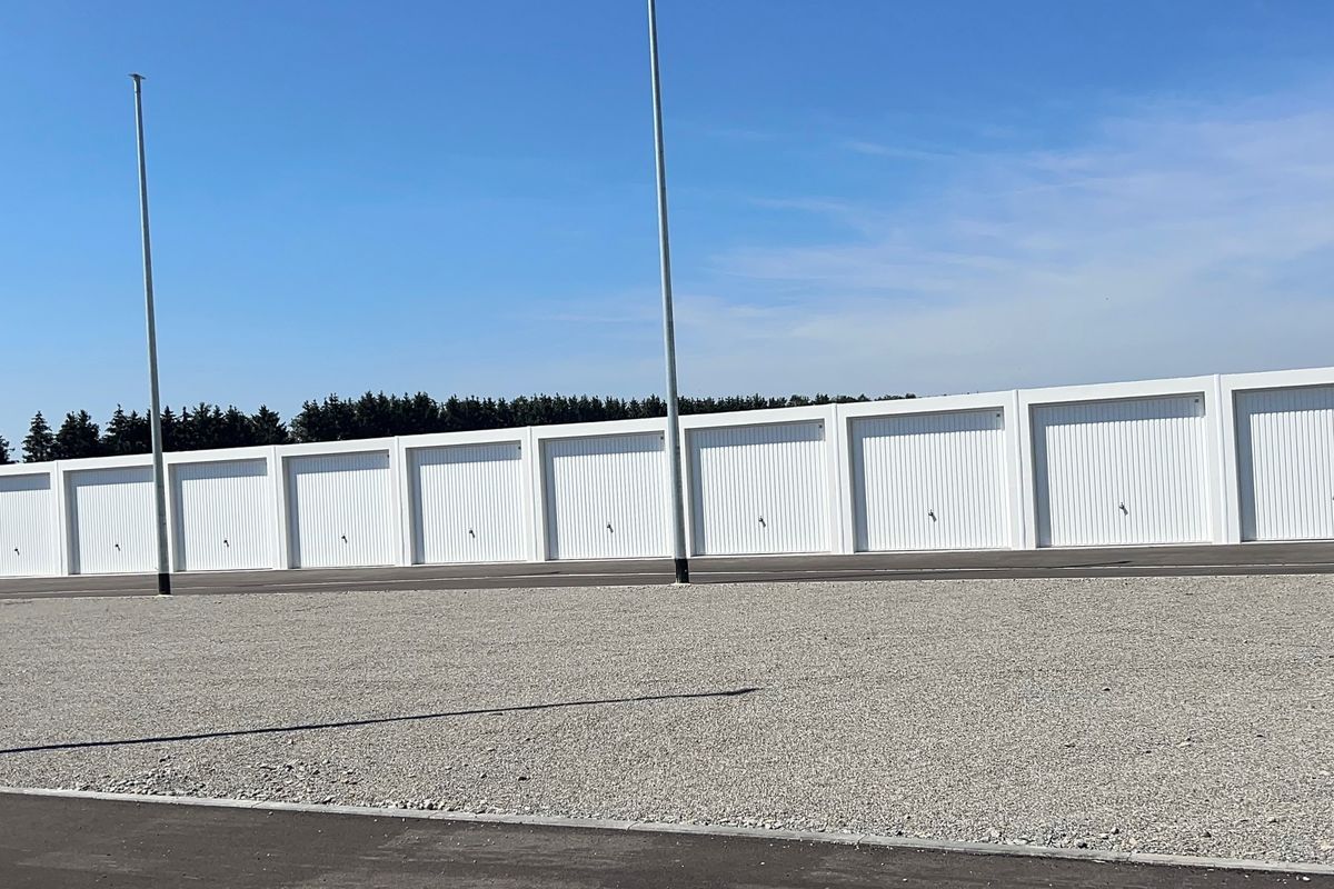 Photo 1 — Secure furniture storage and self-storage boxes