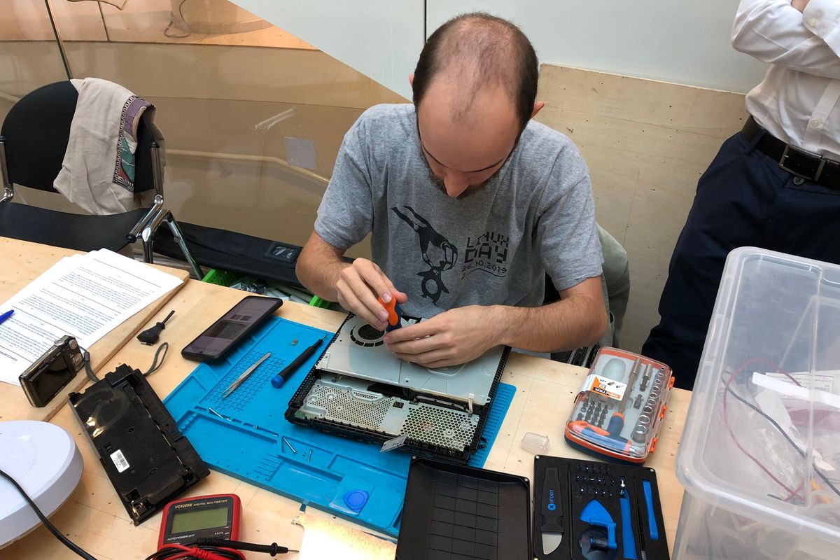 Photo 1 — Computer repair at home or at the office